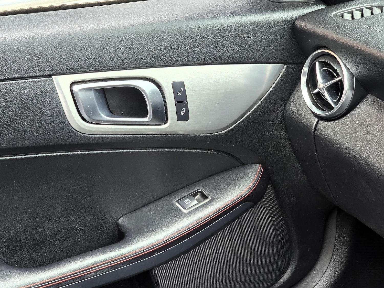 Used Mercedes-Benz SLK 2011 for sale - 76988409: Photo 27