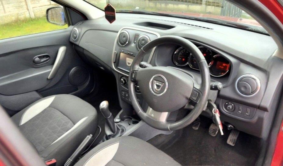 Used Dacia Sandero Stepway 2015 for sale - 77202892: Photo 2