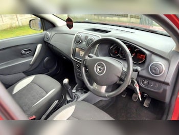 Used Dacia Sandero Stepway 2015 for sale - 77202892: Photo