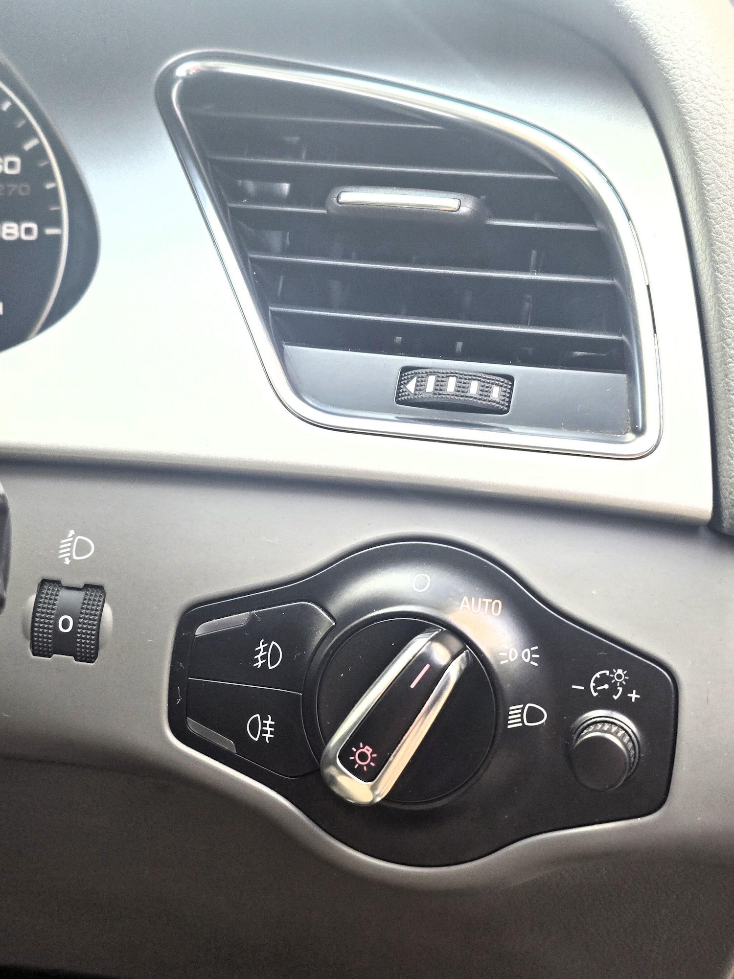 Used Audi A4 2010 for sale - 77411545: Photo 27