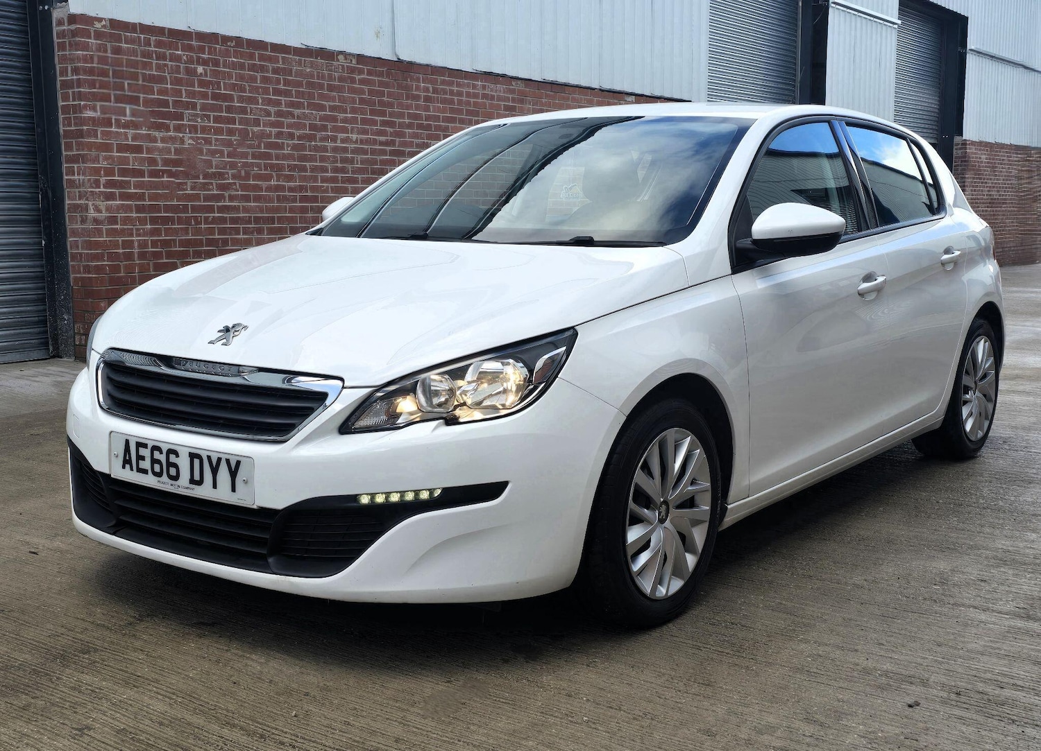 Used Peugeot 308 2016 for sale - 76886428: Photo 4