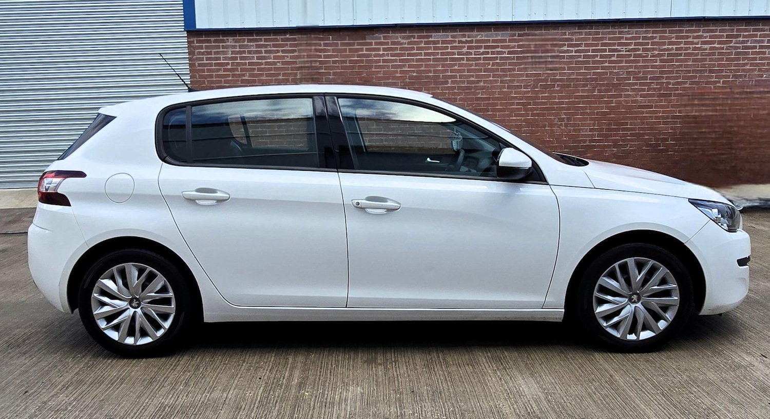 Used Peugeot 308 2016 for sale - 76886428: Photo 9