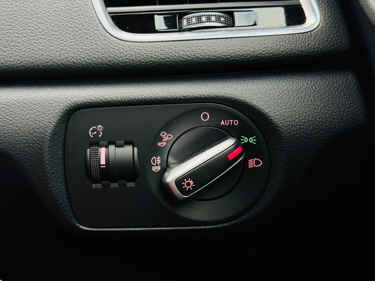 Used Audi Q3 2018 for sale - 76735054: Photo 40