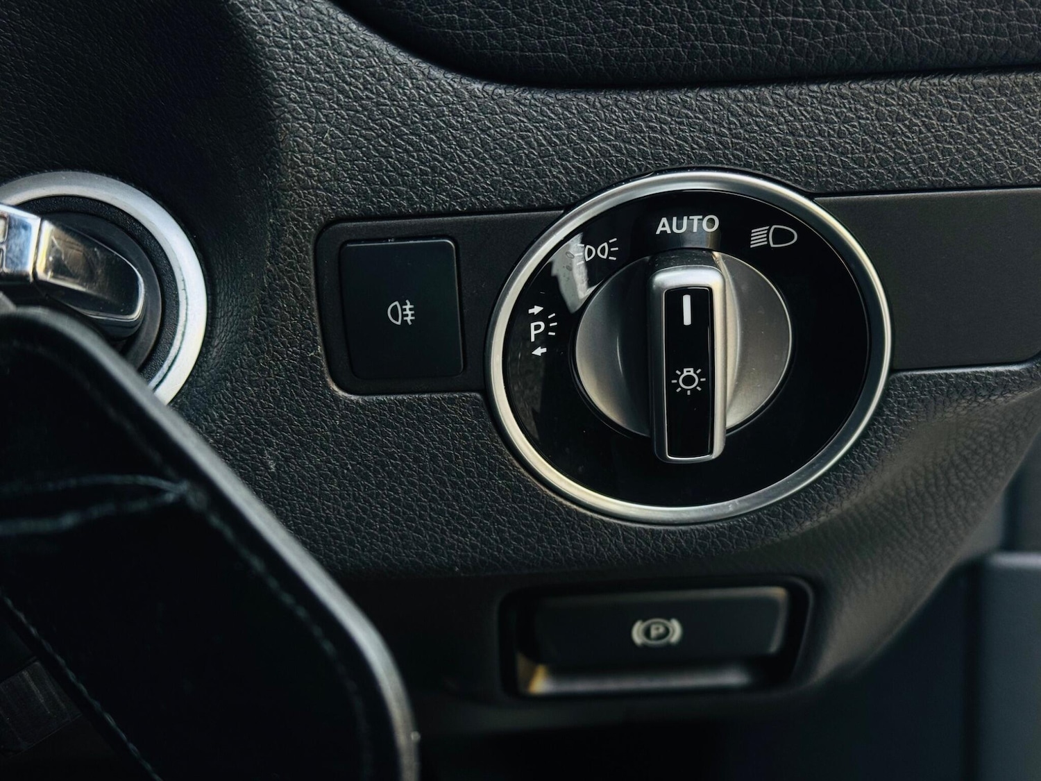 Used Mercedes-Benz CLA 2015 for sale - 76735420: Photo 40