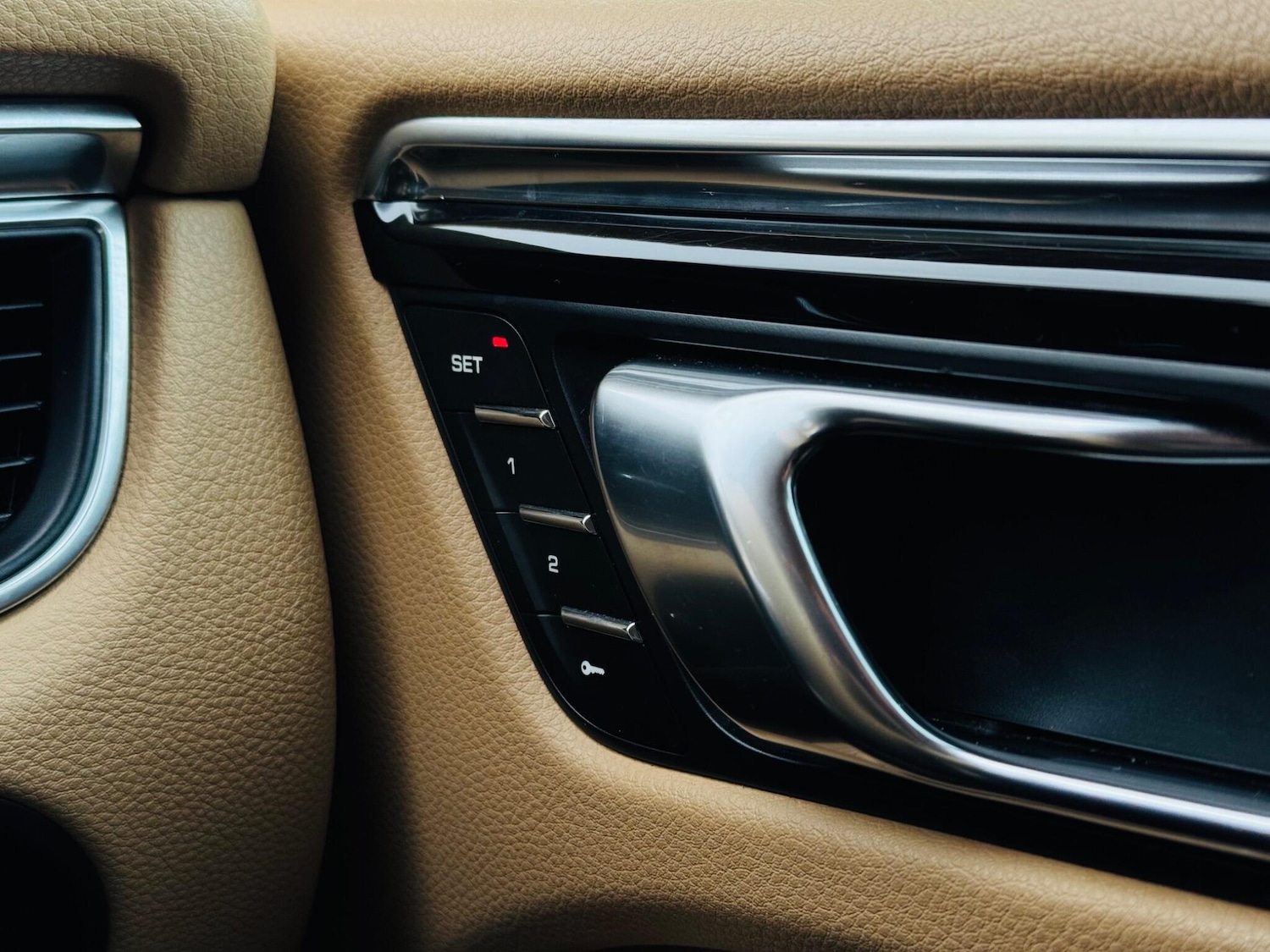 Used Porsche Macan for sale - 76691148: Photo 4