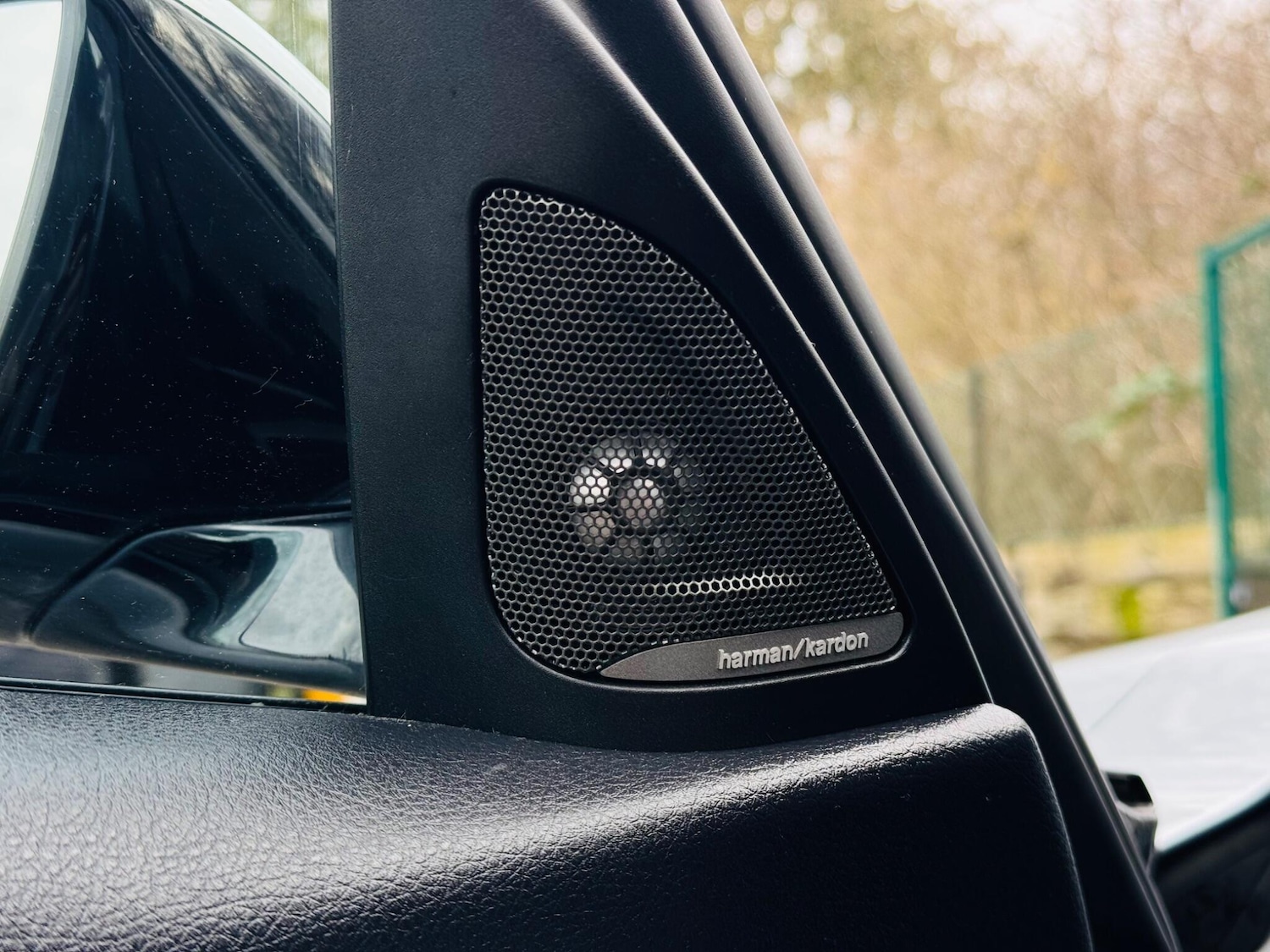 Used BMW 3 Series 2015 for sale - 77637433: Photo 2