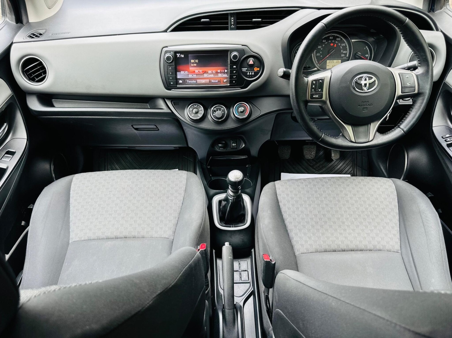 Used Toyota Yaris 2015 for sale - 76691145: Photo 2