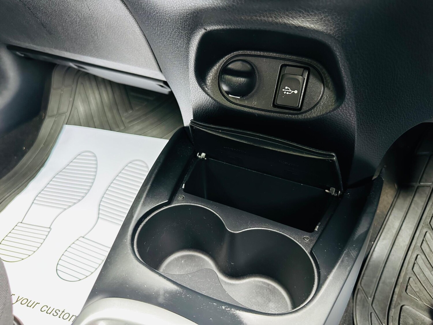 Used Toyota Yaris 2015 for sale - 76691145: Photo 38