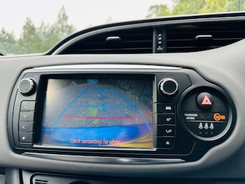 Used Toyota Yaris 2015 for sale - 76691145: Photo