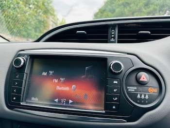 Used Toyota Yaris 2015 for sale - 76691145: Photo