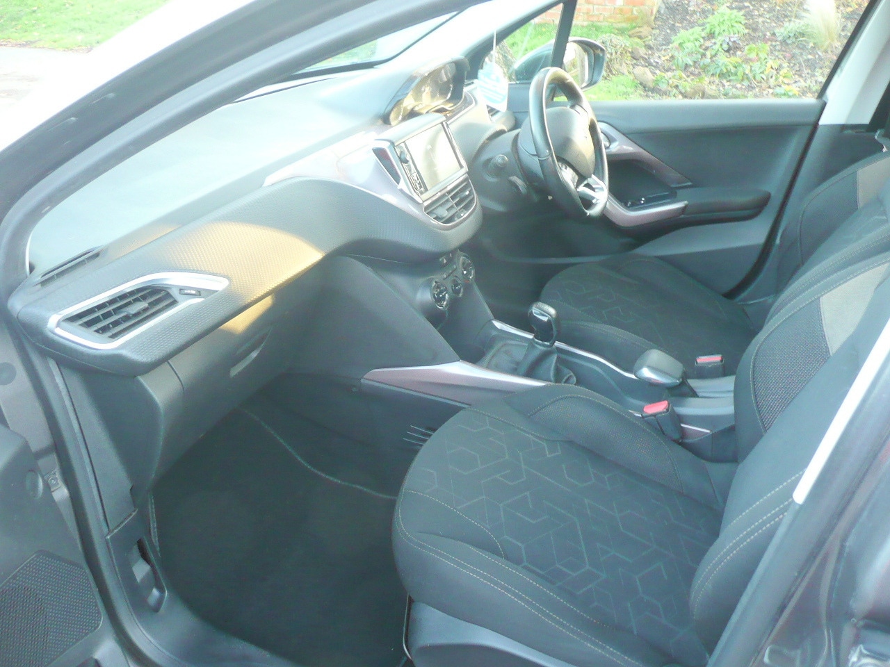 Used Peugeot 2008 2015 for sale - 76640072: Photo 16