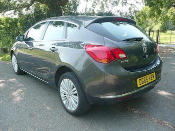 Used Vauxhall Astra 2015 for sale - 79017864: Photo