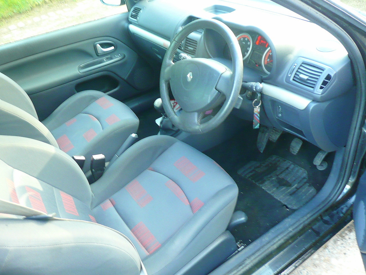 Used Renault Clio 2004 for sale - 77918539: Photo 11
