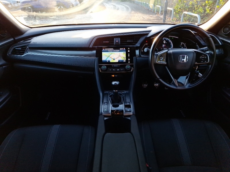 Used Honda Civic 2018 for sale - 76651504: Photo 2