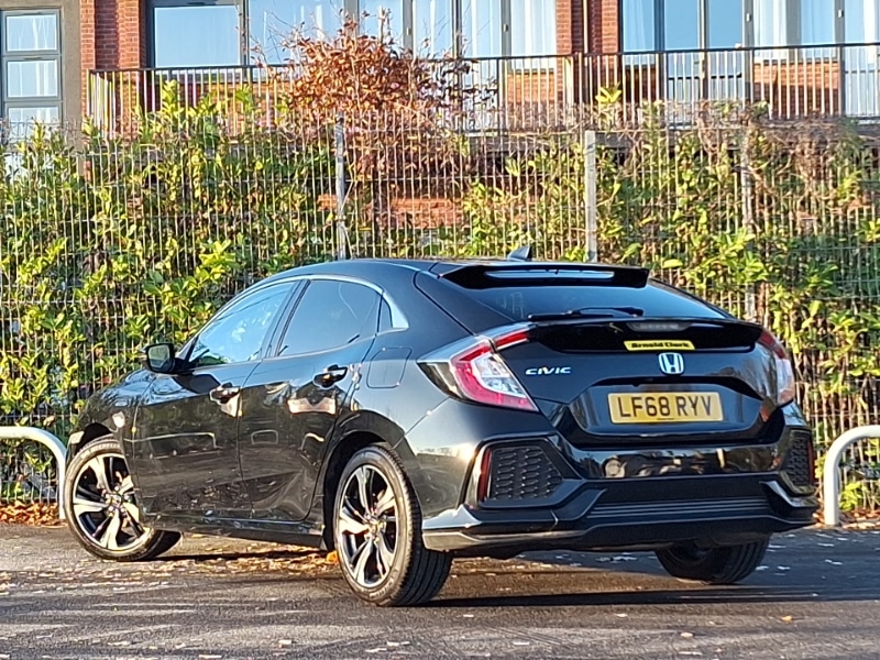 Used Honda Civic 2018 for sale - 76651504: Photo 3