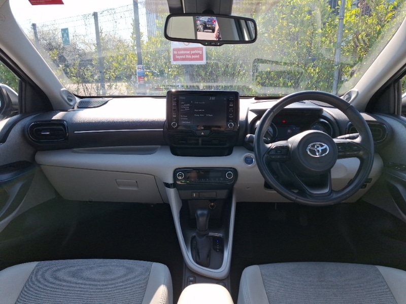 Used Toyota Yaris 2021 for sale - 77947685: Photo 2