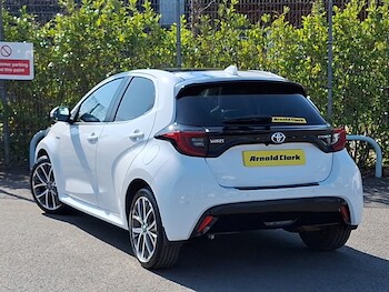 Used Toyota Yaris 2021 for sale - 77947685: Photo