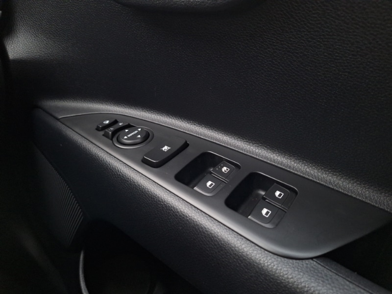 Used Kia Stonic 2023 for sale - 78202670: Photo 17