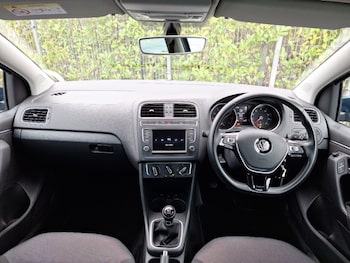 Used Volkswagen Polo 2017 for sale - 76427319: Photo