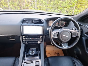 Used Jaguar F-Pace 2020 for sale - 76537254: Photo