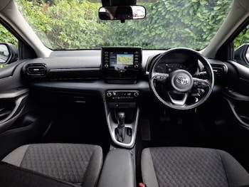 Used Toyota Yaris 2023 for sale - 79433542: Photo