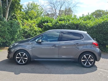 Used Peugeot 208 2018 for sale - 79691099: Photo