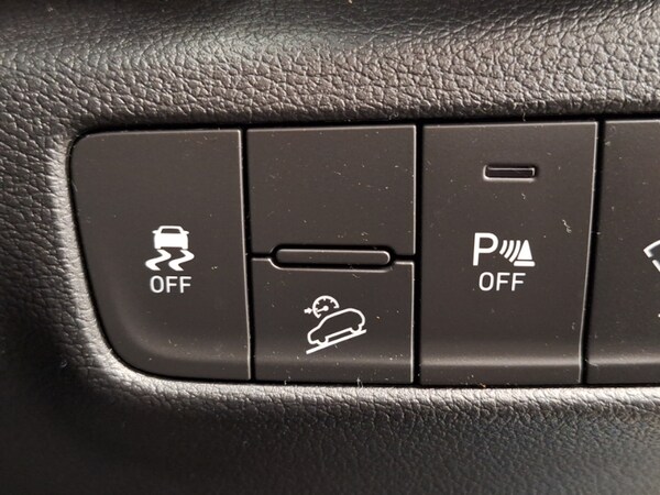 Used Hyundai KONA 2022 for sale - 76087379: Photo 18