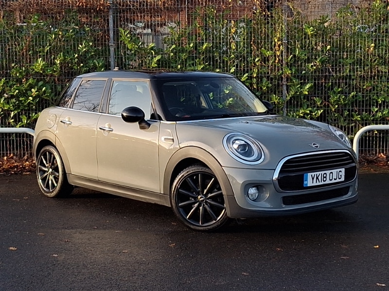 Used MINI Hatch 2018 for sale - 76943123: Photo 1