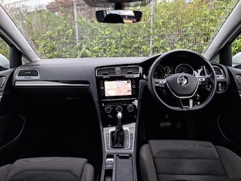 Used Volkswagen Golf 2018 for sale - 77380002: Photo