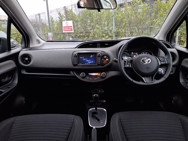 Used Toyota Yaris 2019 for sale - 77682339: Photo 2