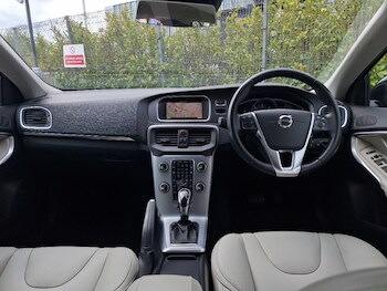 Used Volvo V40 2018 for sale - 78333639: Photo