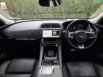 Used Jaguar F-Pace 2019 for sale - 76493117: Photo