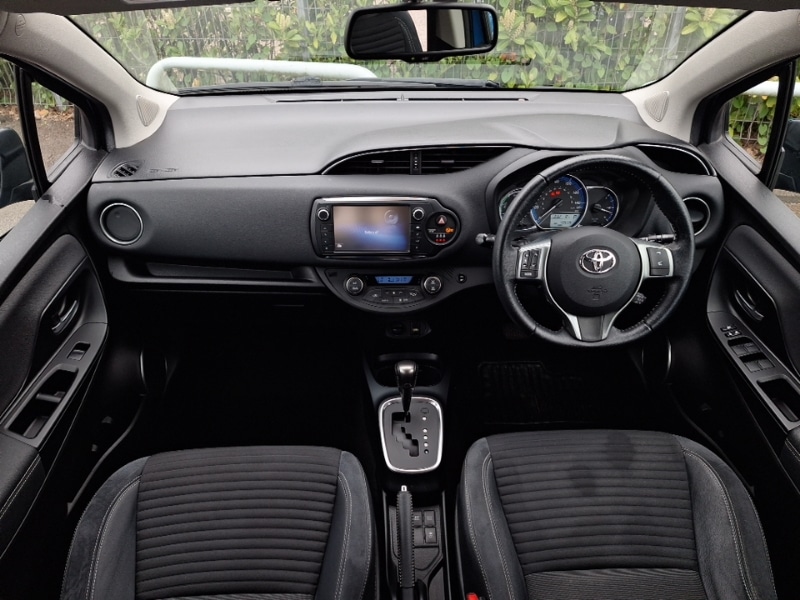 Used Toyota Yaris 2015 for sale - 78183899: Photo 2