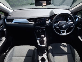 Used Renault Captur 2023 for sale - 79100890: Photo