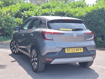 Used Renault Captur 2023 for sale - 79100890: Photo