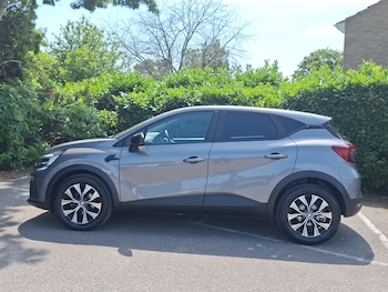 Used Renault Captur 2023 for sale - 79100890: Photo