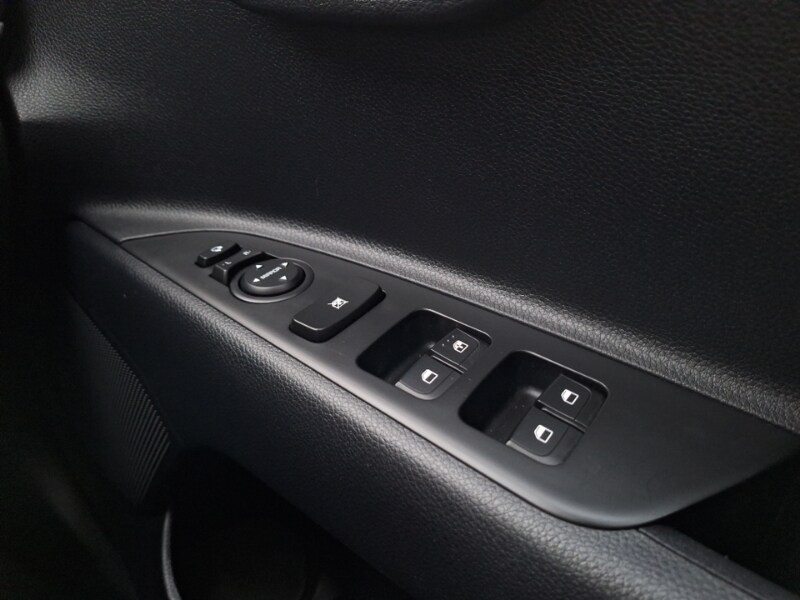 Used Kia Stonic 2023 for sale - 77543901: Photo 17