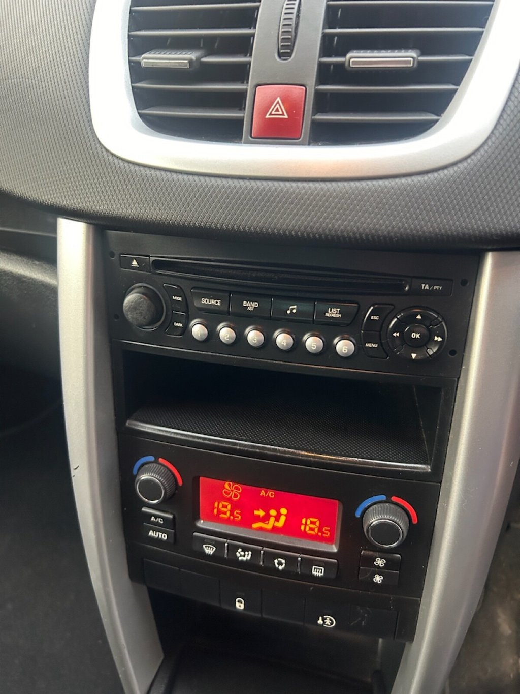 Used Peugeot 207 2010 for sale - 77132680: Photo 11