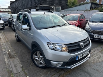 Used Dacia Sandero Stepway 2015 for sale - 77132693: Photo