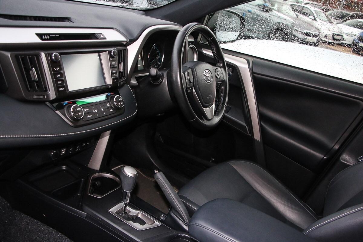 Used Toyota RAV4 2018 for sale - 77957777: Photo 6