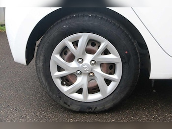 Used Hyundai i10 2017 for sale - 76608542: Photo