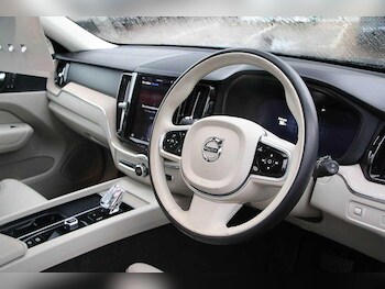 Used Volvo XC60 2022 for sale - 76742964: Photo