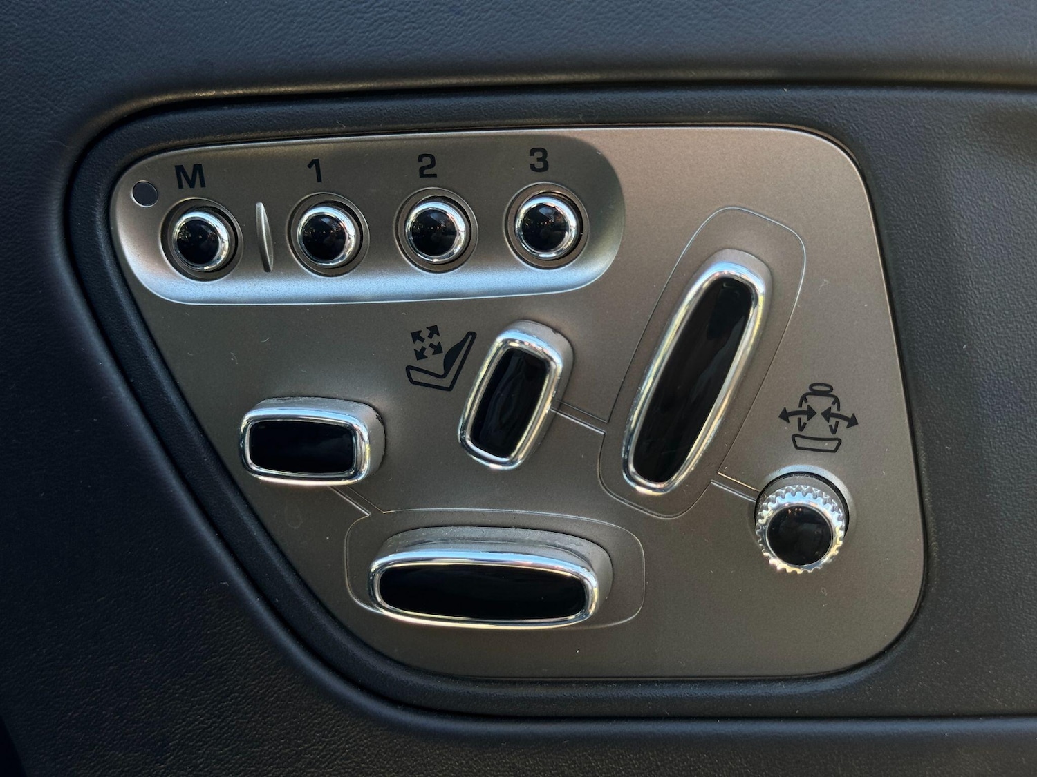 Used Jaguar XK 2011 for sale - 77109440: Photo 11