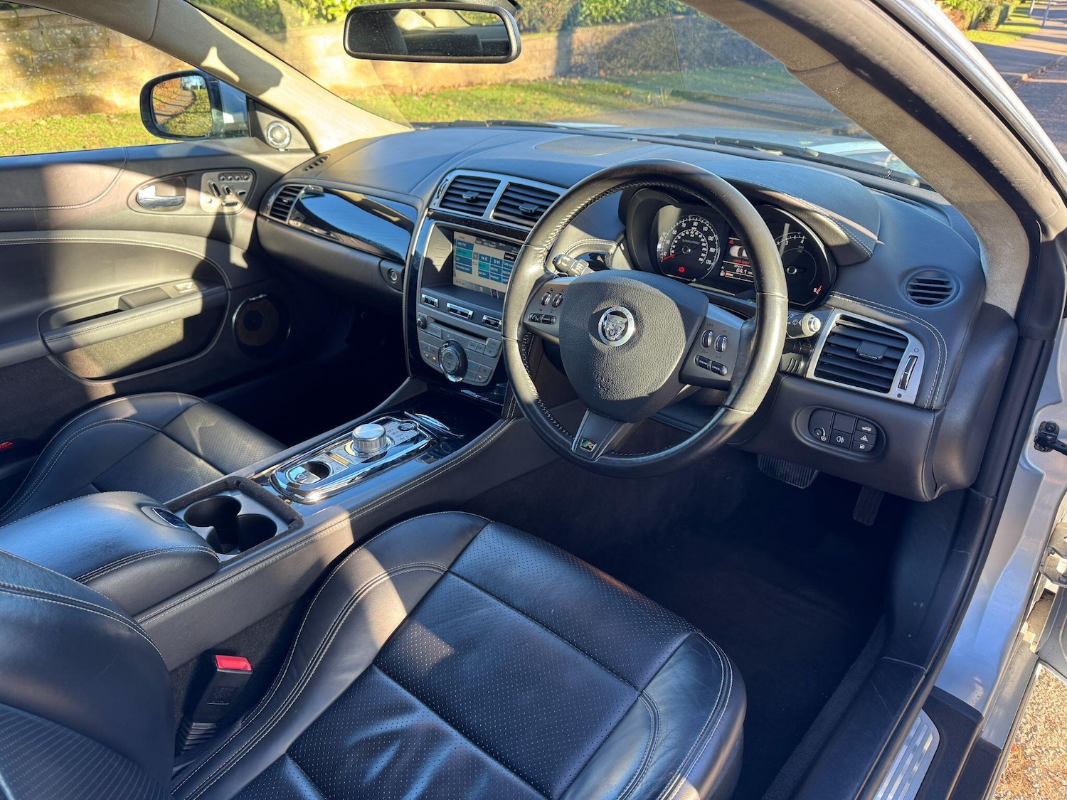 Used Jaguar XK 2011 for sale - 77109440: Photo 4