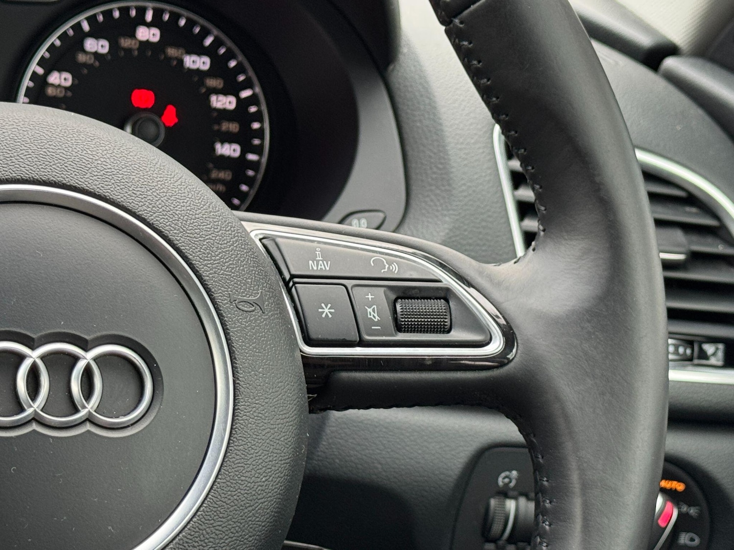 Used Audi Q3 2015 for sale - 77439933: Photo 65