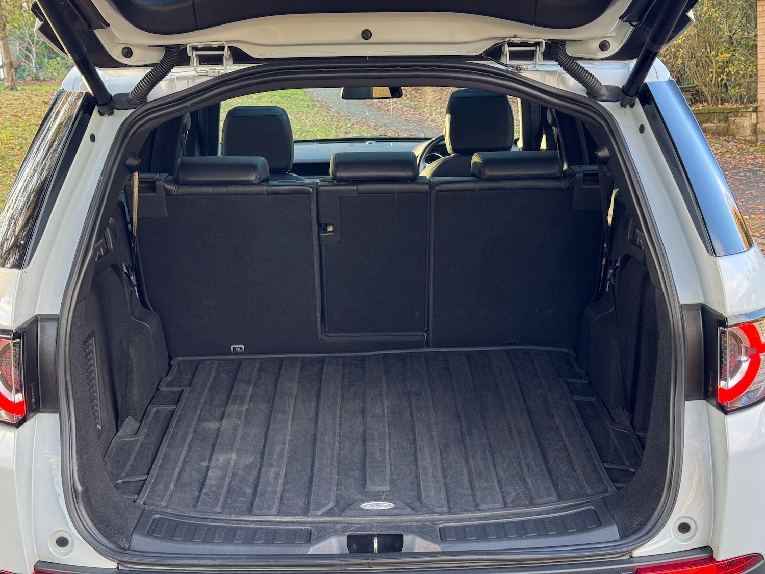 Used Land Rover Discovery Sport 2019 for sale - 76645726: Photo 51