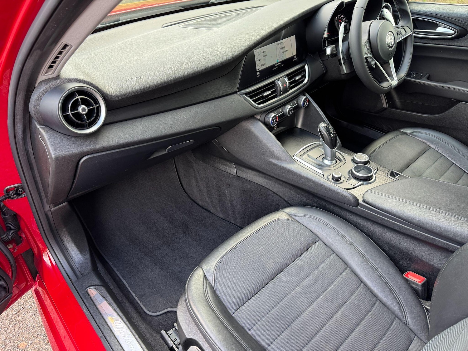 Used Alfa Romeo Giulia 2017 for sale - 77853221: Photo 30