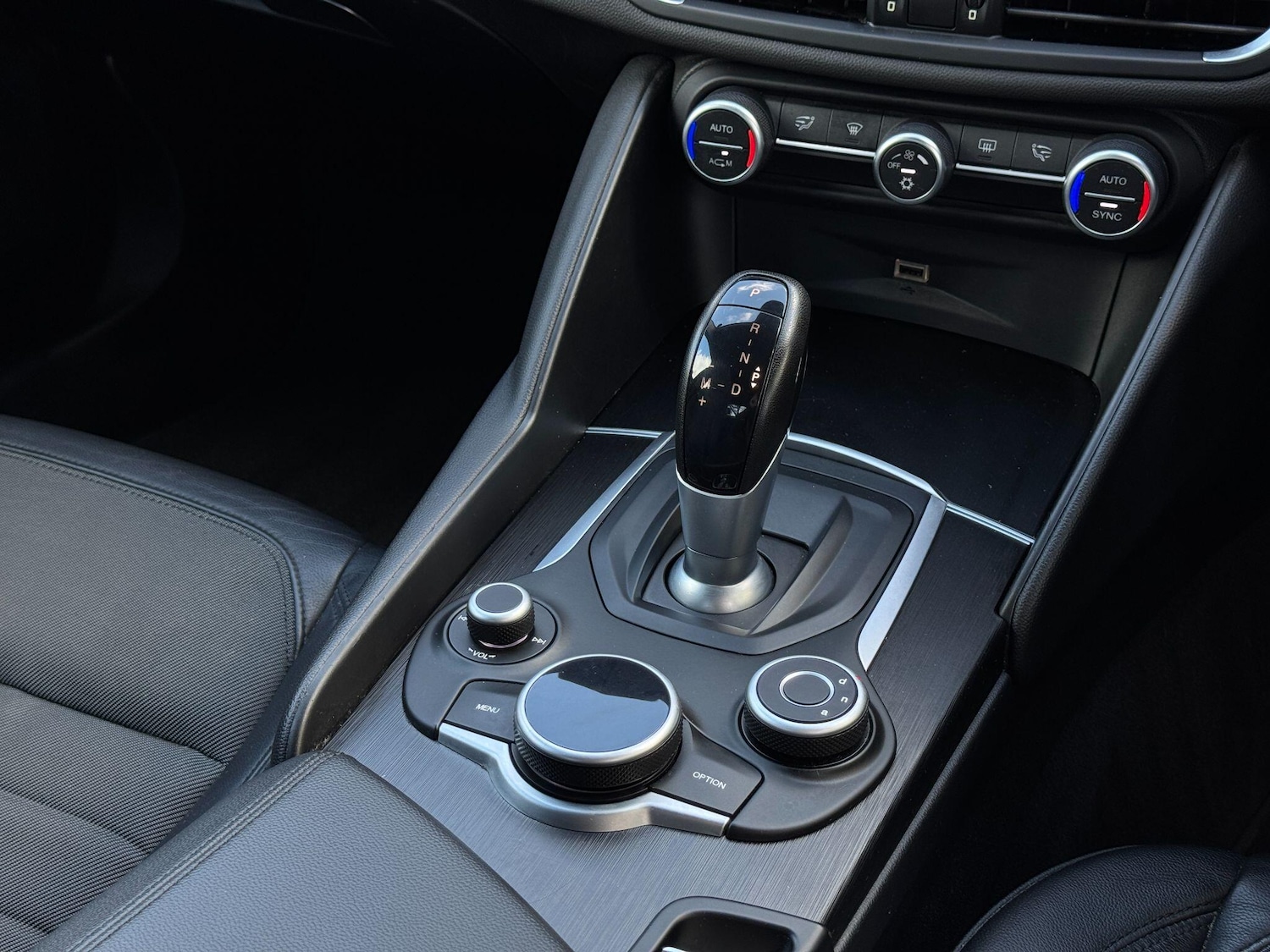 Used Alfa Romeo Giulia 2017 for sale - 77853221: Photo 48