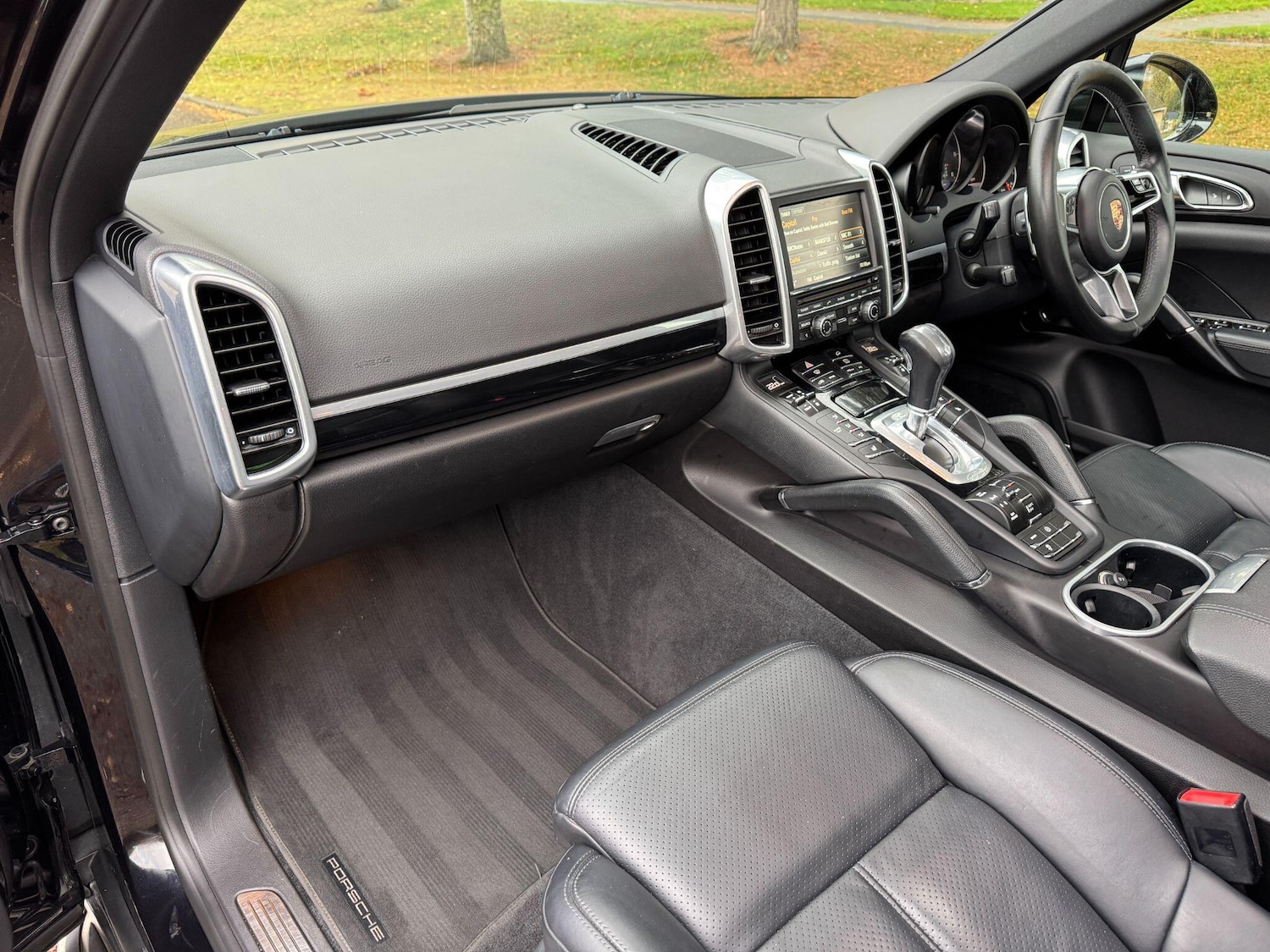 Used Porsche Cayenne 2015 for sale - 76485097: Photo 26