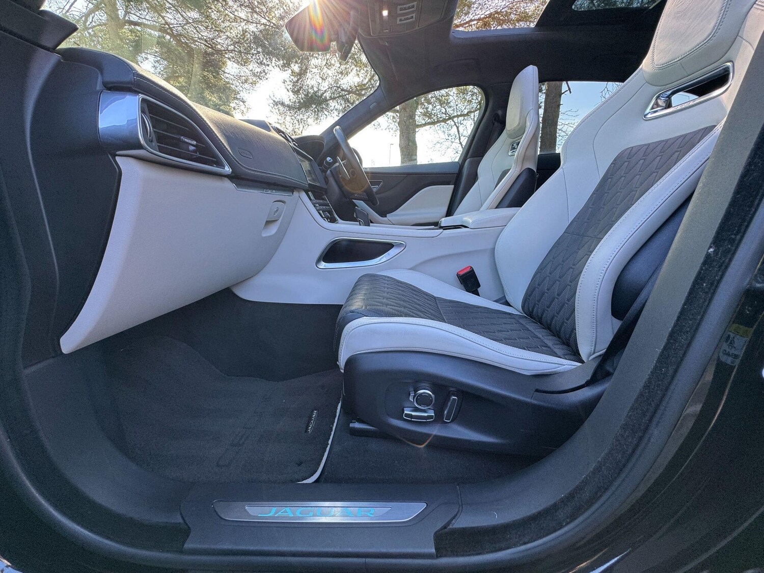 Used Jaguar F-Pace 2019 for sale - 78157816: Photo 95